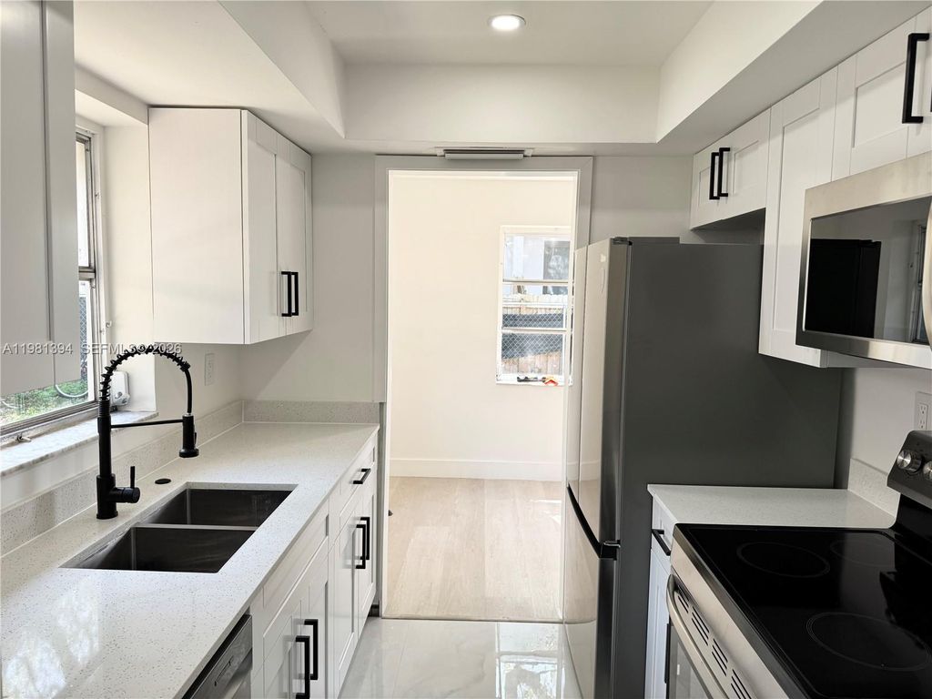 Photo of 890 SW 28th St #2, Fort Lauderdale, FL 33315 (MLS # A11981394)