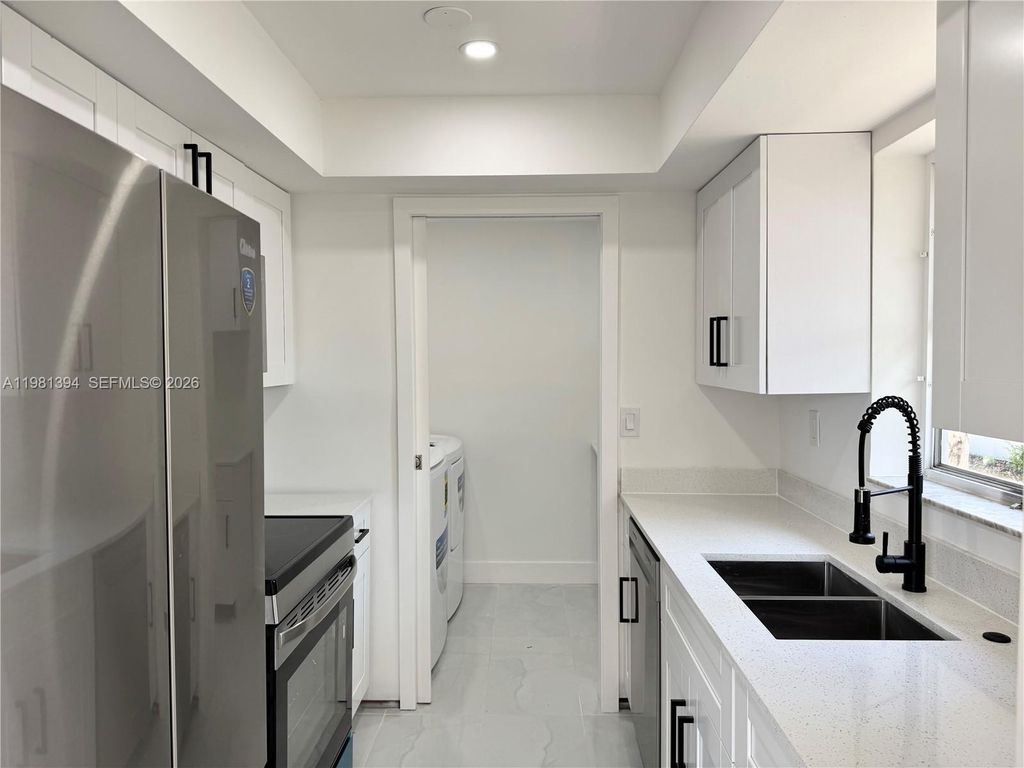 Photo of 890 SW 28th St #2, Fort Lauderdale, FL 33315 (MLS # A11981394)