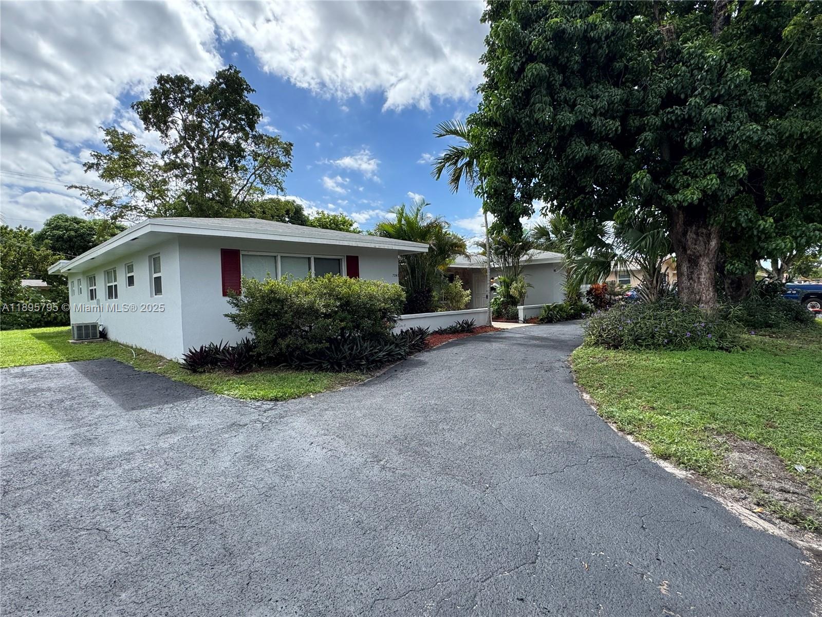 7260 NW 16th St
