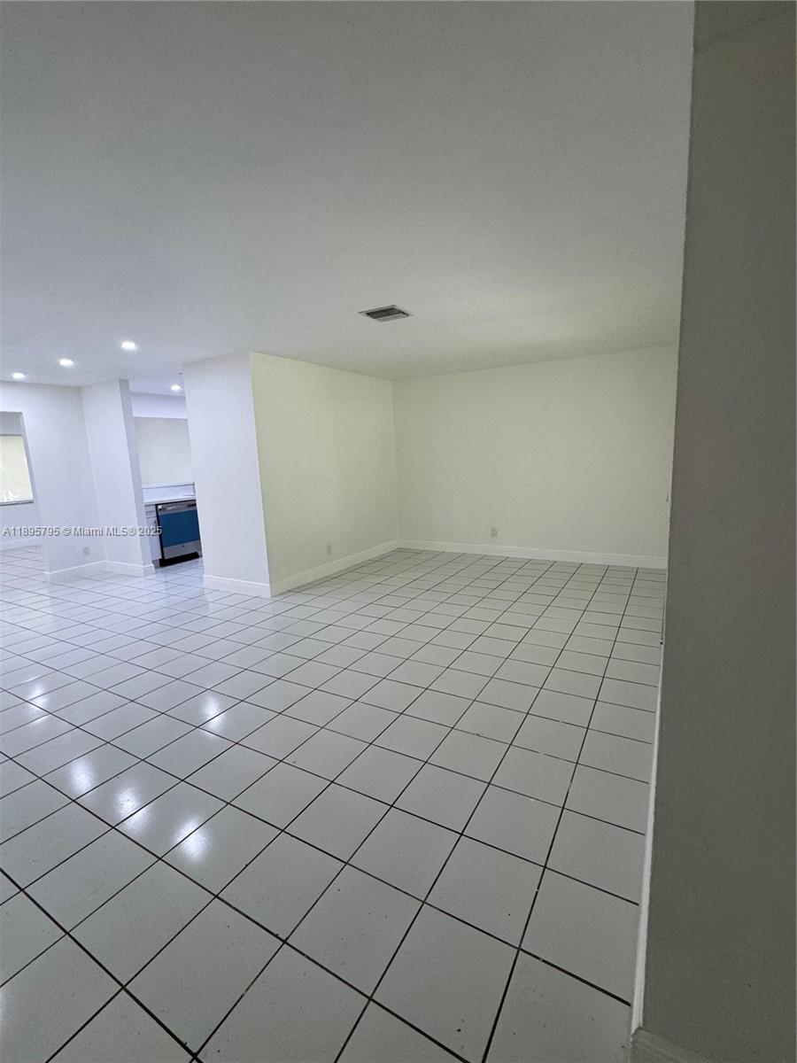 7260 NW 16th St