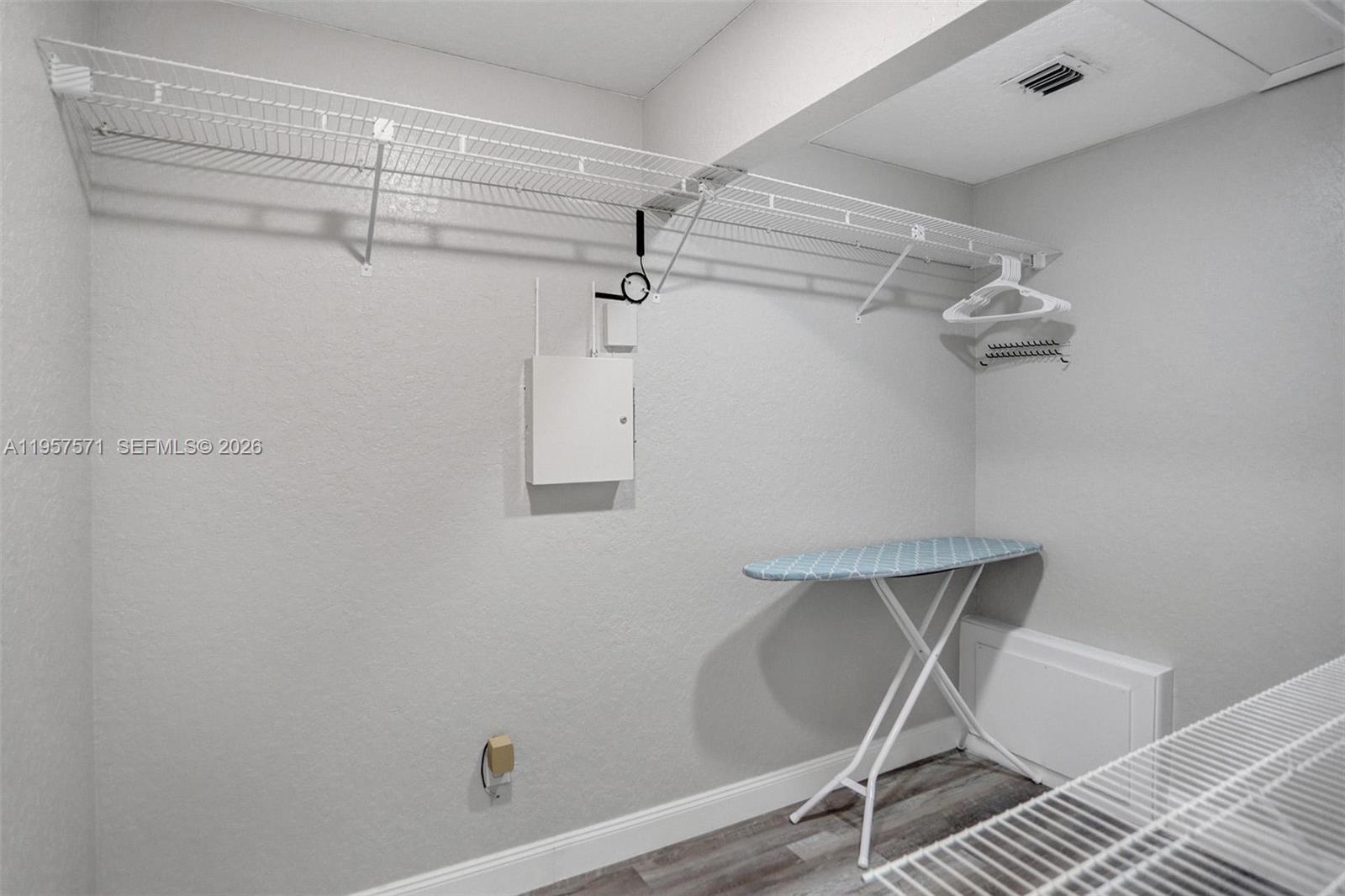 HILLSBORO HEIGHTS - Residential