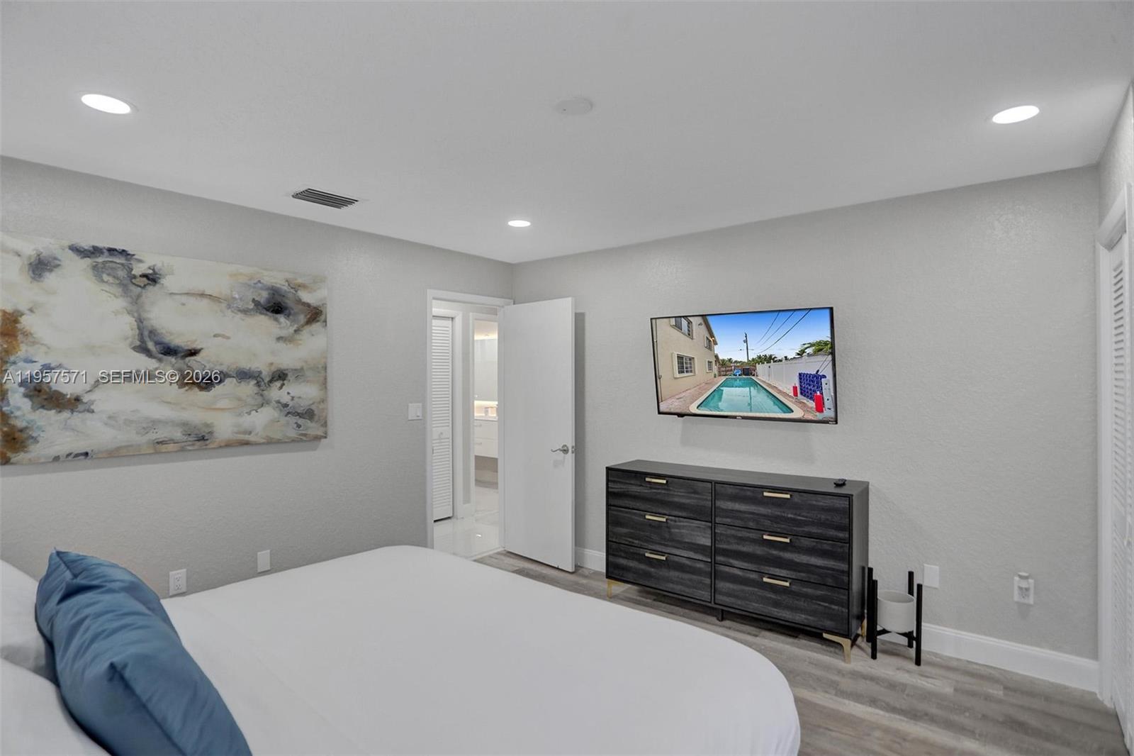 HILLSBORO HEIGHTS - Residential