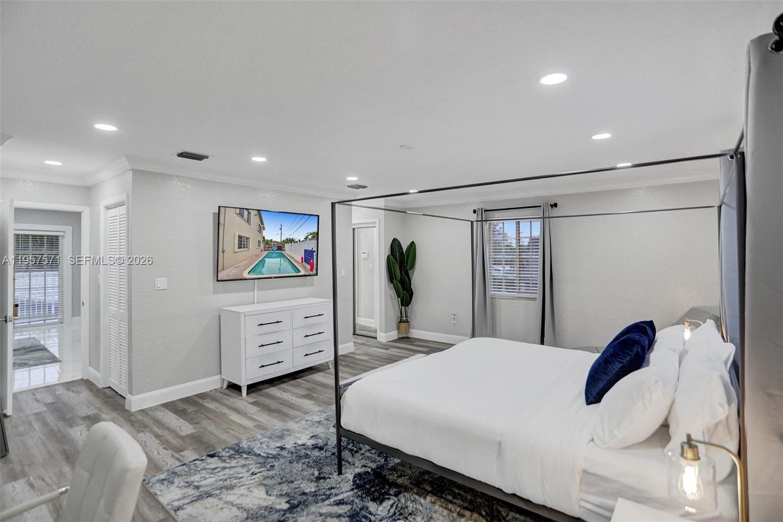 HILLSBORO HEIGHTS - Residential