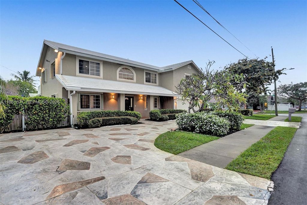 Photo of 466 NE 8th Ave, Deerfield Beach, FL 33441 (MLS # A11957571)