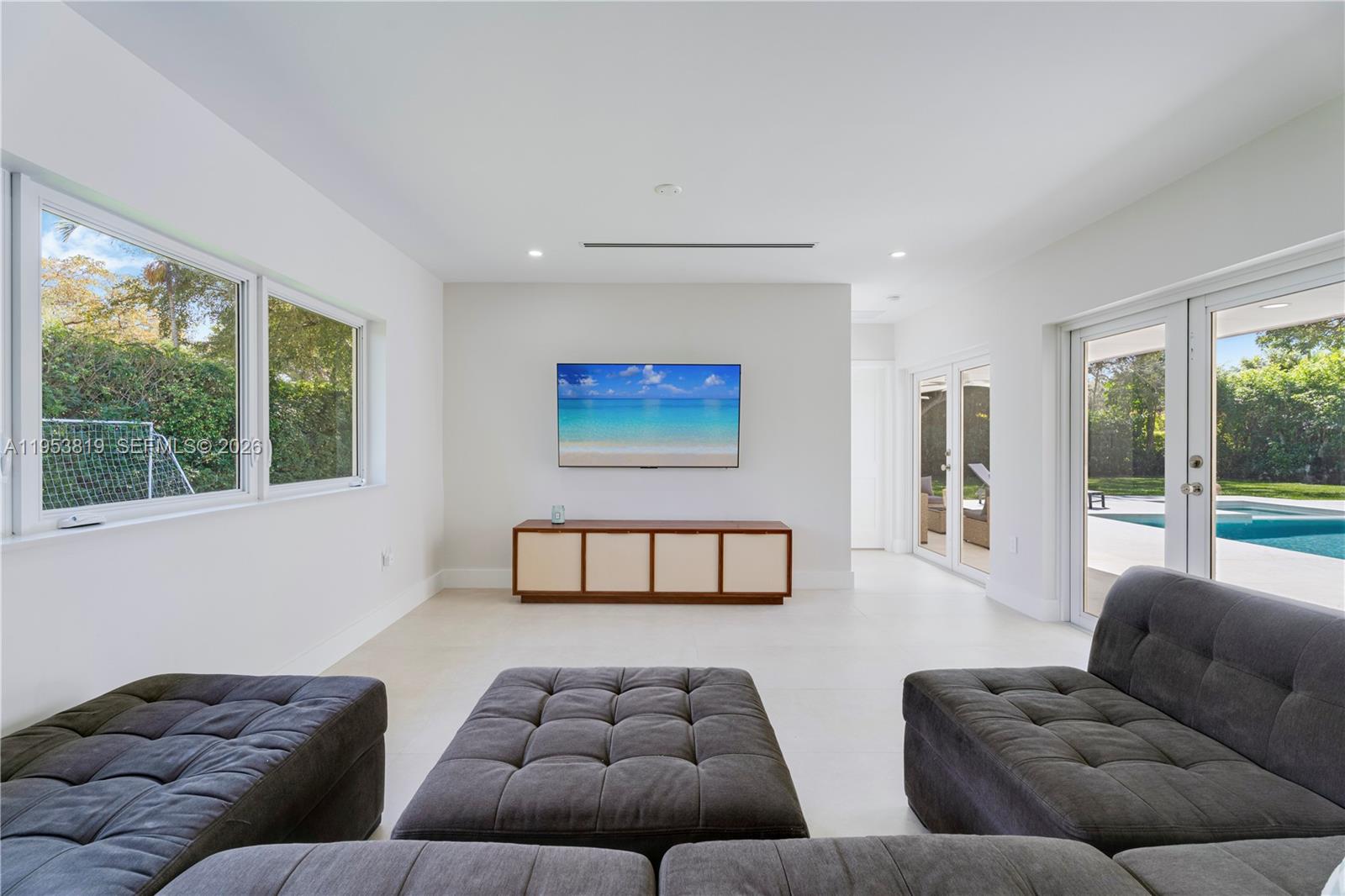 OAKRIDGE PINES - Residential