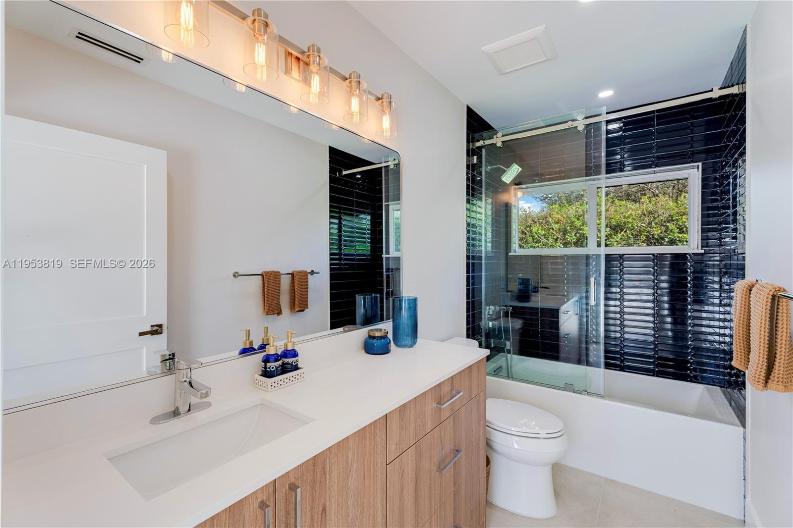 OAKRIDGE PINES - Residential