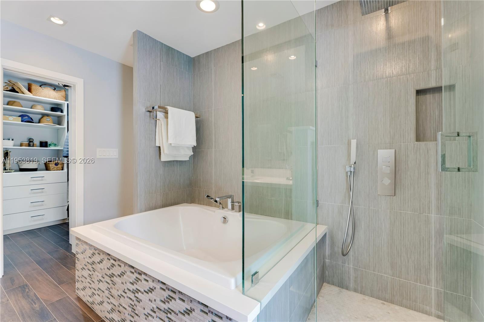 OAKRIDGE PINES - Residential