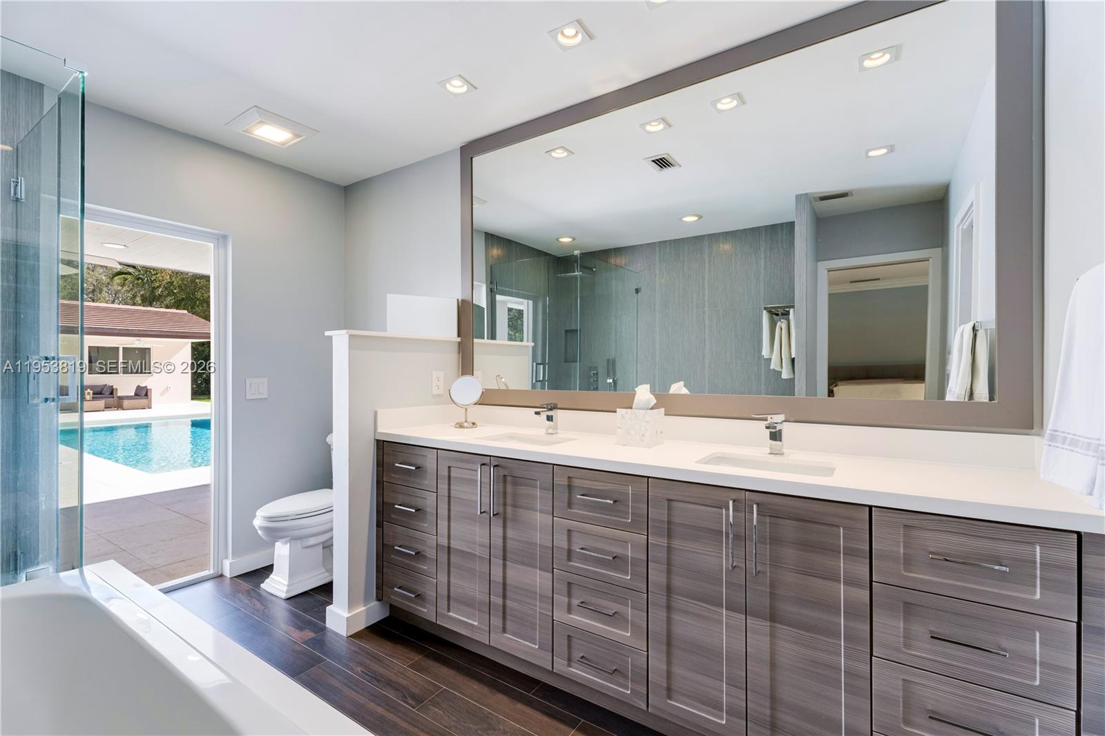 OAKRIDGE PINES - Residential