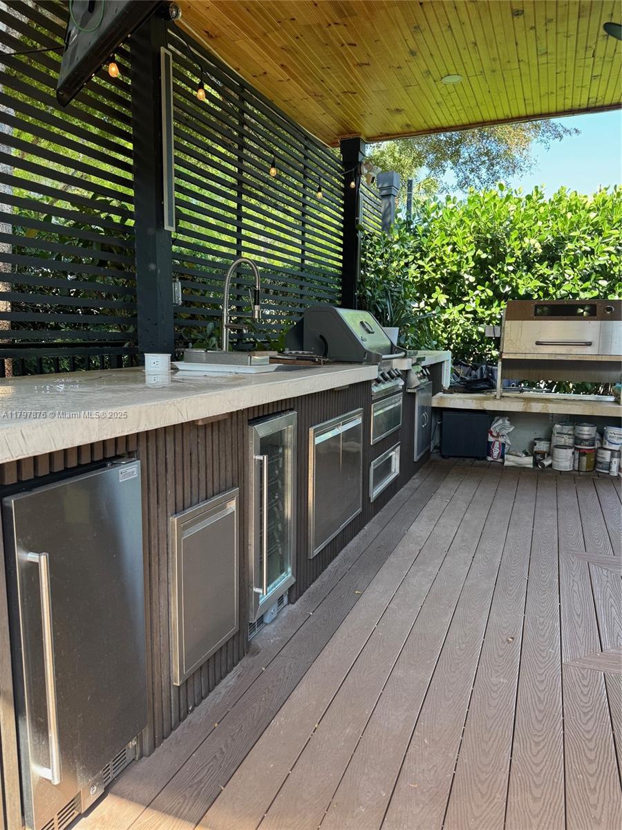 SUNSET LAKES PLAT TWO - Residential