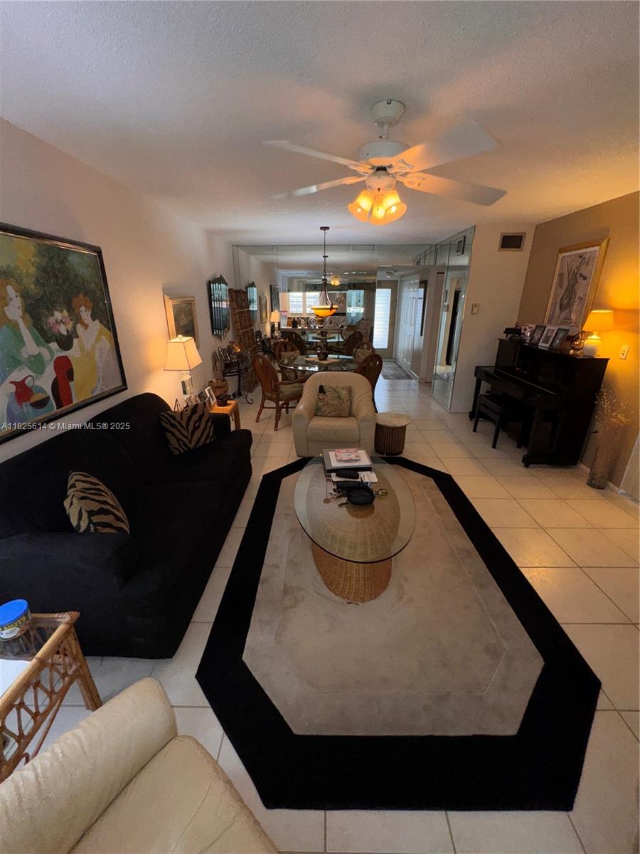 2998 E Sunrise Lakes Dr 215, Sunrise, FL, 33322/$110,000 1 2998 E Sunrise Lakes Dr 215
