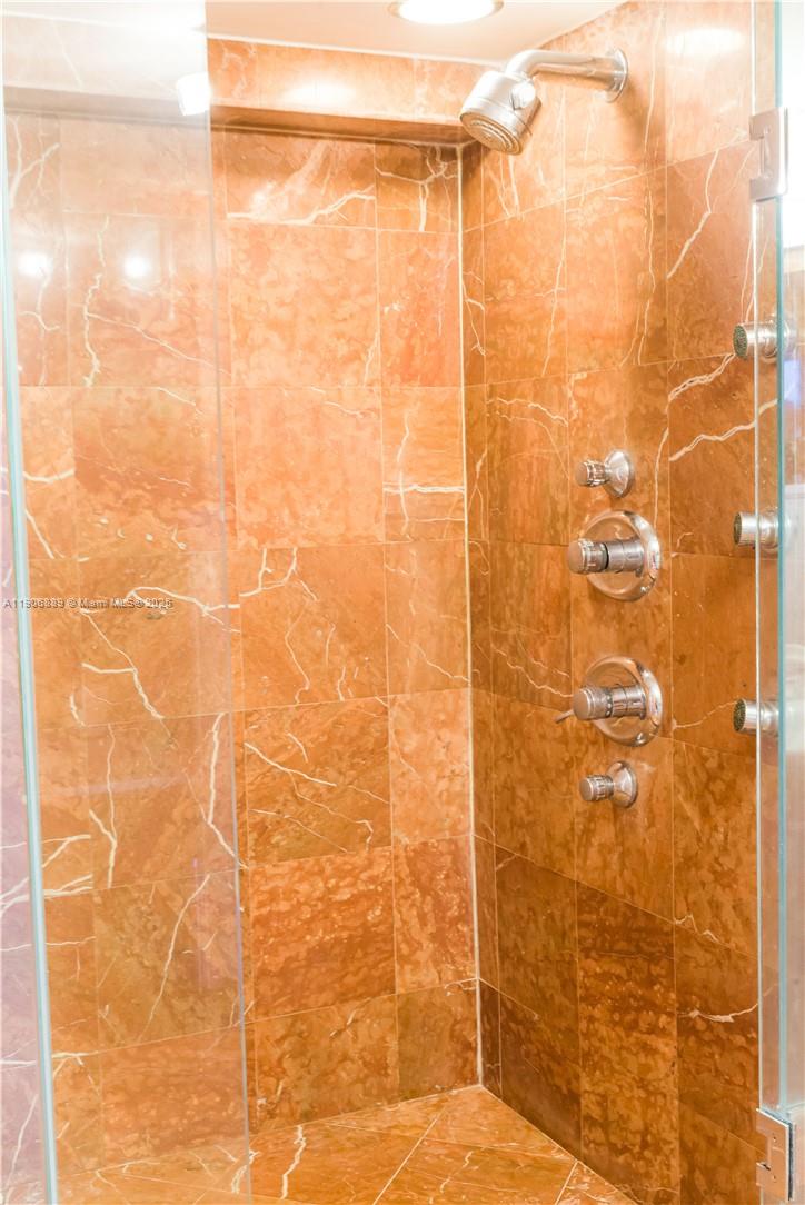 LA GORCE PALACE CONDO - Residential Lease