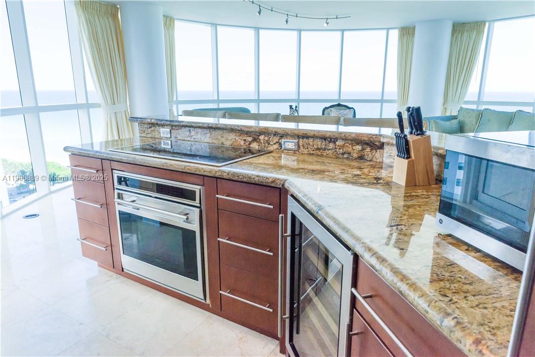 LA GORCE PALACE CONDO - Residential Lease