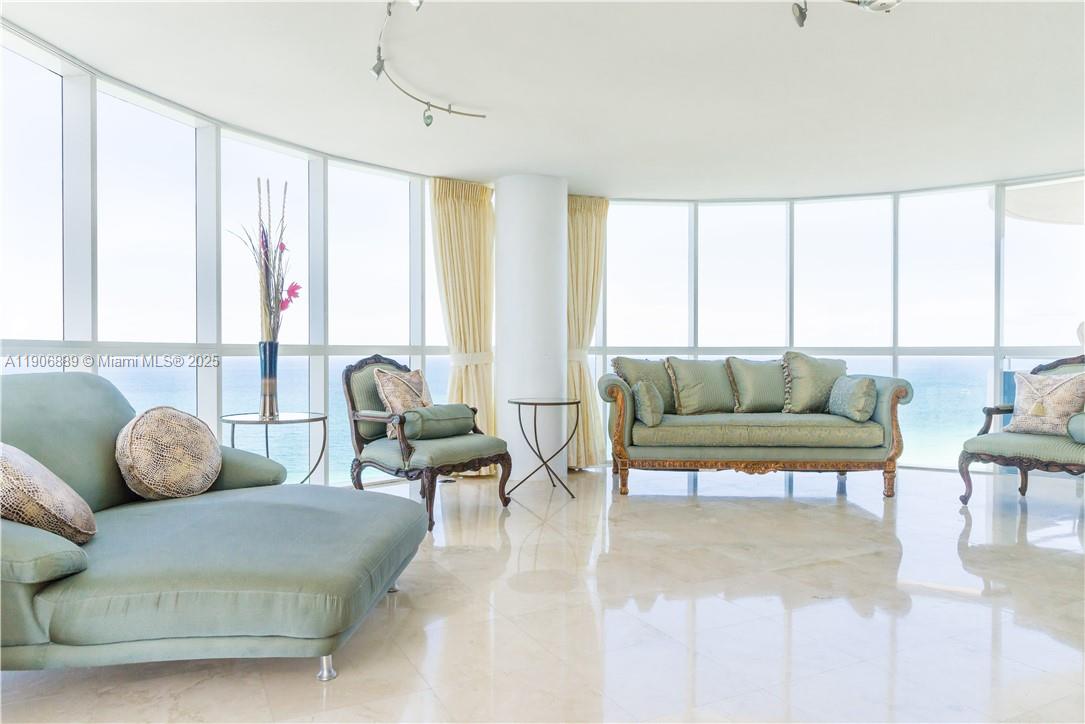 LA GORCE PALACE CONDO - Residential Lease