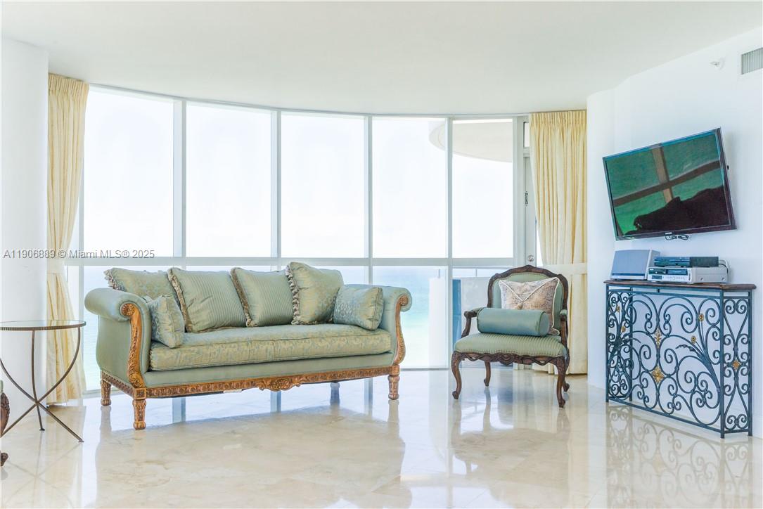 LA GORCE PALACE CONDO - Residential Lease