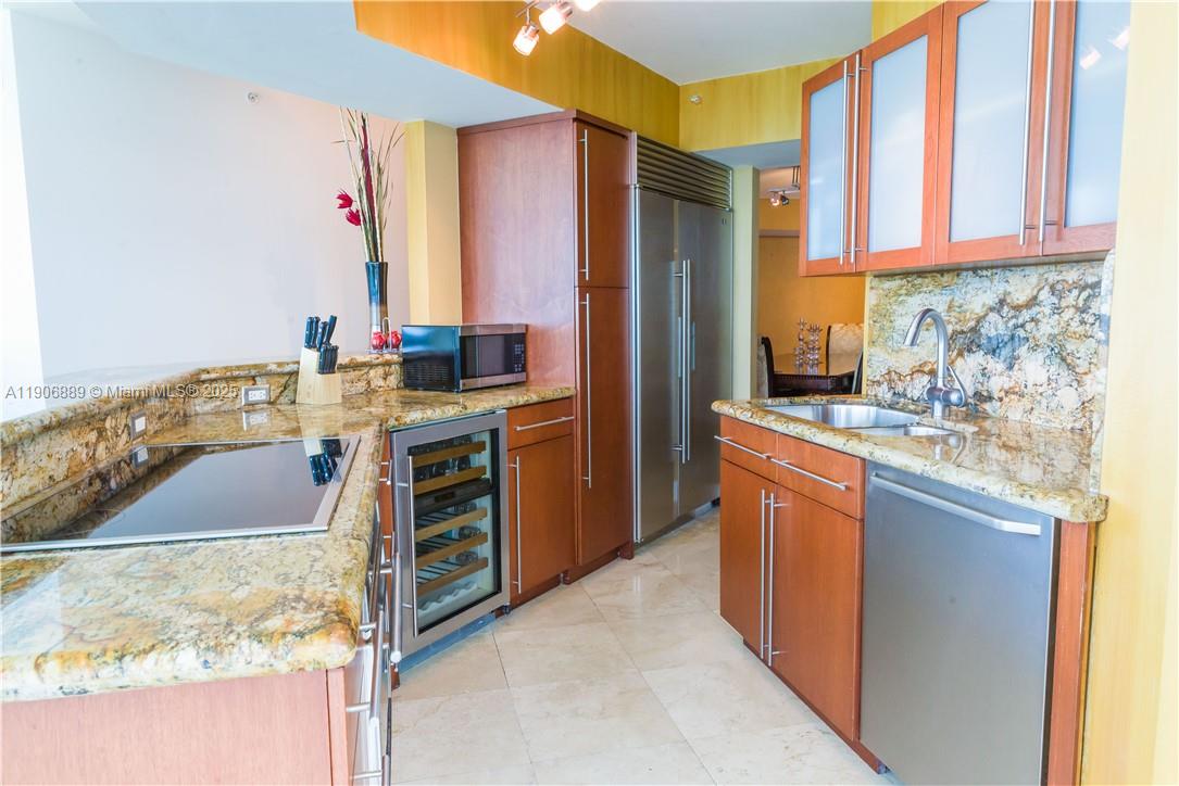 LA GORCE PALACE CONDO - Residential Lease