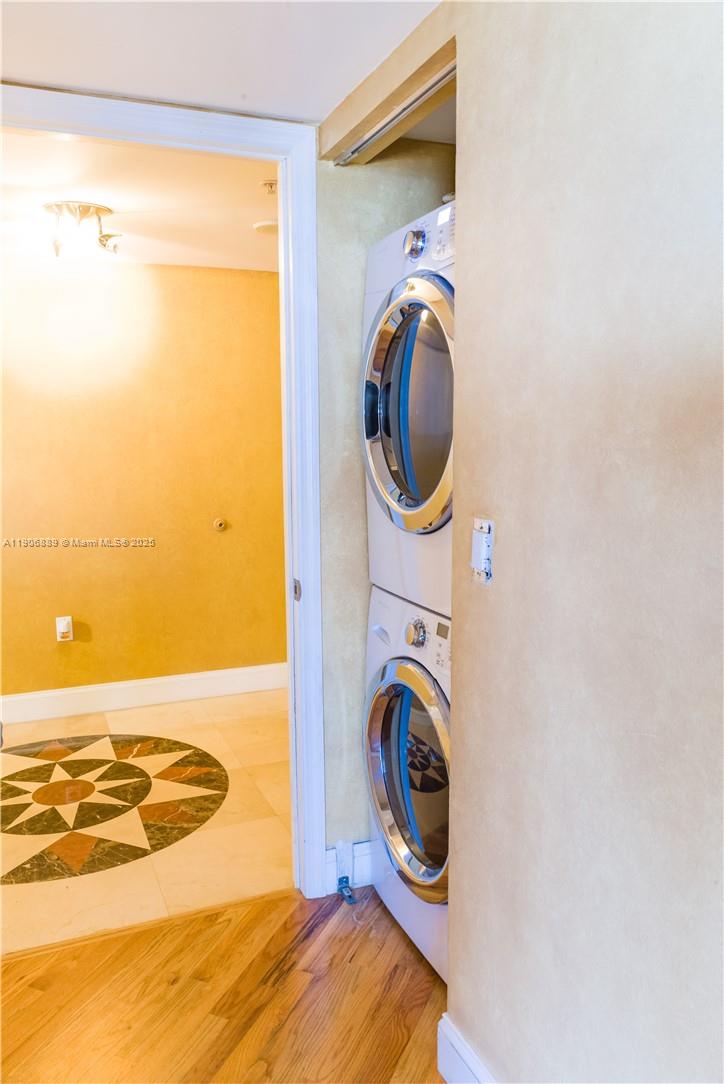 LA GORCE PALACE CONDO - Residential Lease