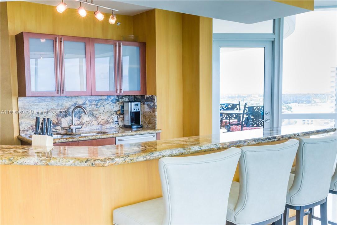 LA GORCE PALACE CONDO - Residential Lease