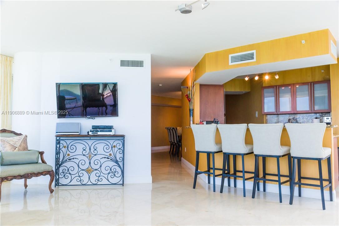 LA GORCE PALACE CONDO - Residential Lease