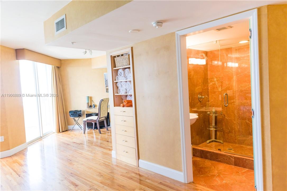 LA GORCE PALACE CONDO - Residential Lease