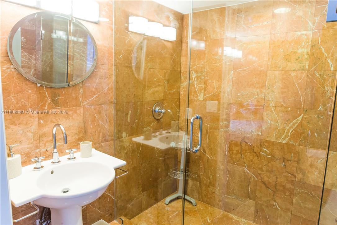 LA GORCE PALACE CONDO - Residential Lease