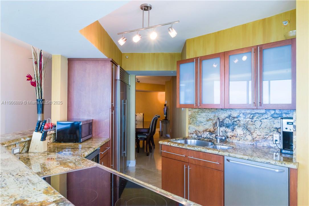 LA GORCE PALACE CONDO - Residential Lease