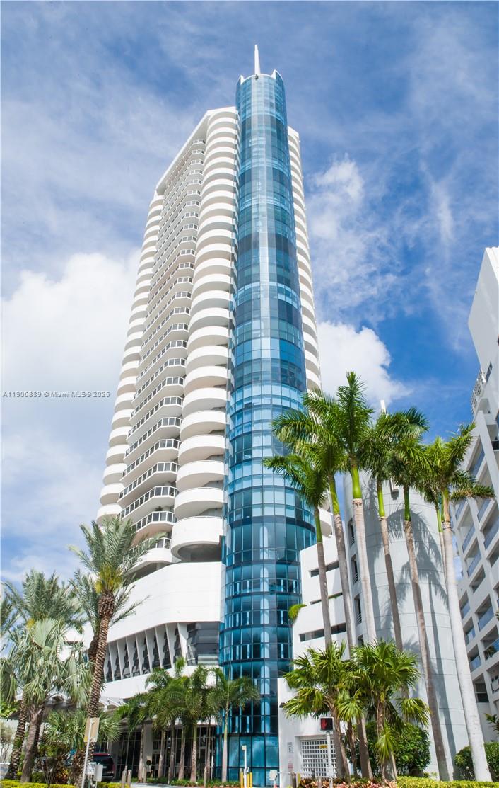 LA GORCE PALACE CONDO - Residential Lease