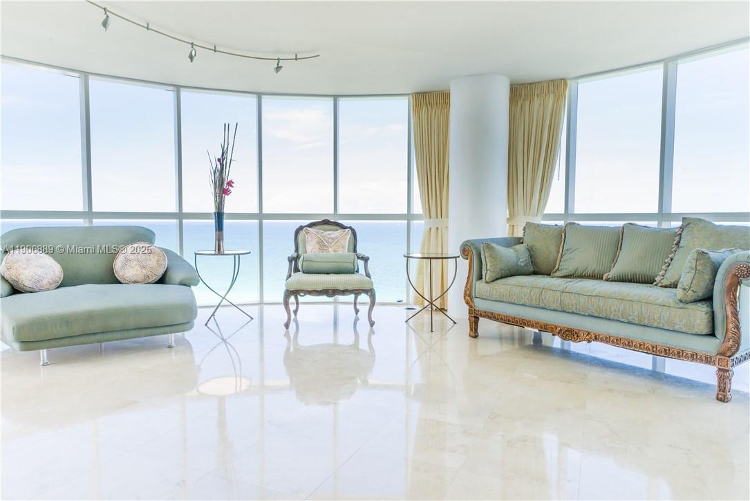 LA GORCE PALACE CONDO - Residential Lease