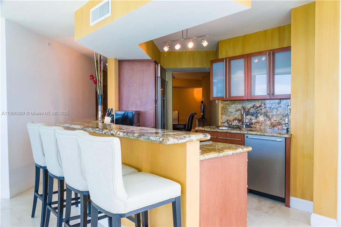 LA GORCE PALACE CONDO - Residential Lease