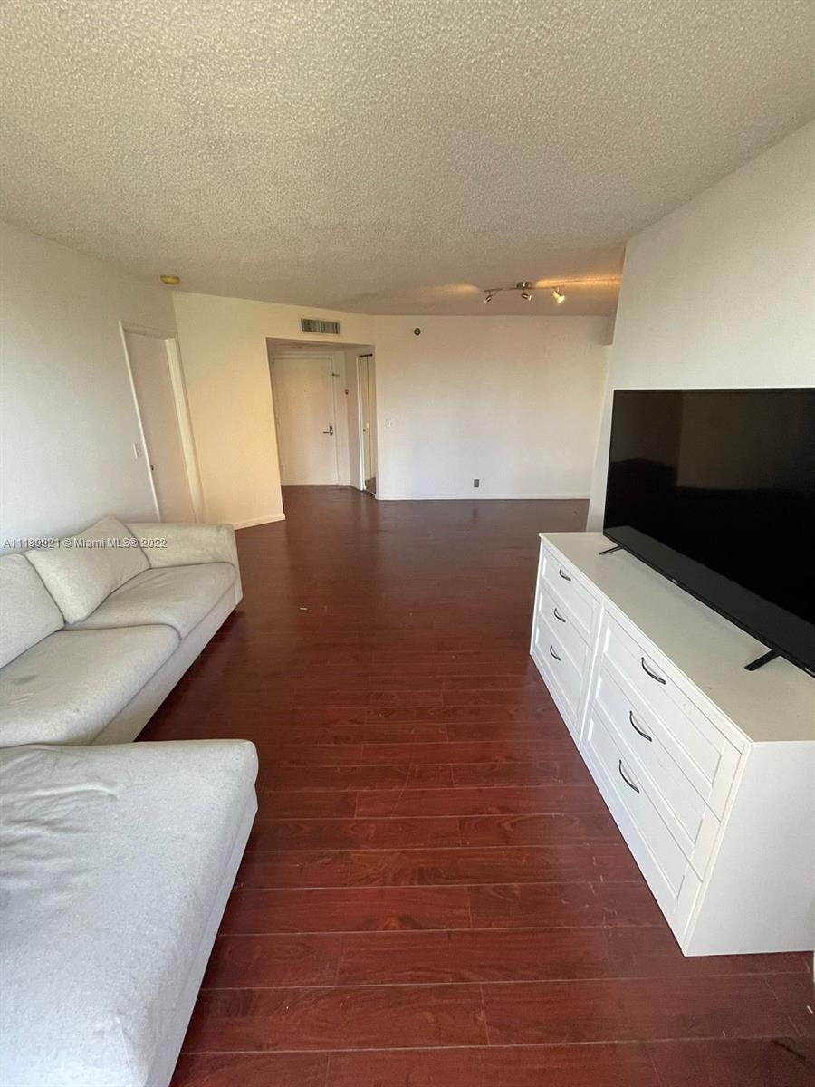 PARC CENTRAL AVENTURA SOU - Residential Lease