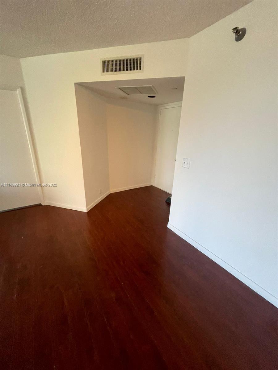 PARC CENTRAL AVENTURA SOU - Residential Lease