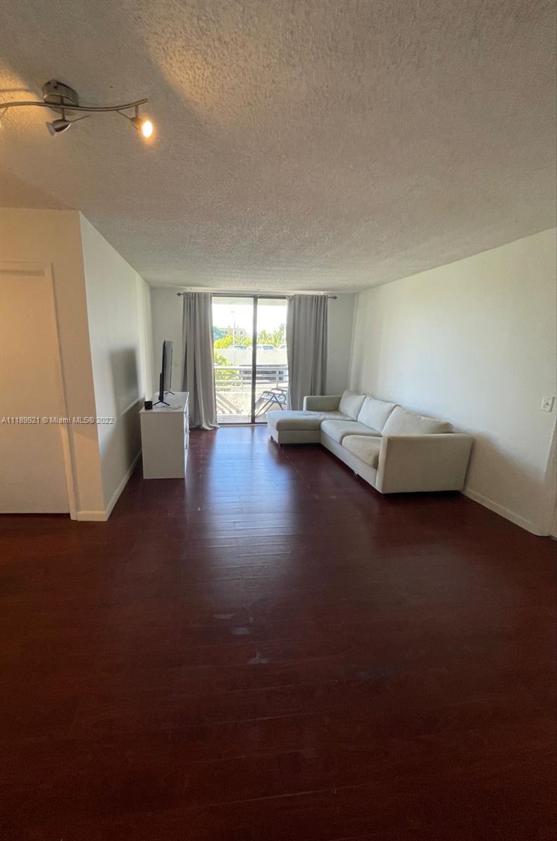 PARC CENTRAL AVENTURA SOU - Residential Lease