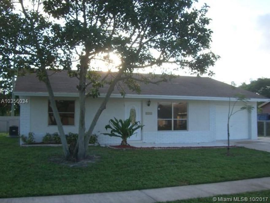UPDATED HOME . NEAR SHOPS,DINING,GROCERIES,WALMART,SCHOOLS AND MORE.
SPACIOUS ROOMS WITH NEW LAMINATE FLOORS. FRESHLY PAINTED INSIDE AND OUT. MOVE IN READY.
PRICED TO MOVE QUICKLY. NO FHA TILL NOV.27,2017. AS IS SALE. PLEASE SEND OFFERS ALONG WITH
ATTACHED SIGNED DISCLOSURES AND POF OR PRE APPROVAL LETTERS TO OZAMORAREALTY@GMAIL.COM