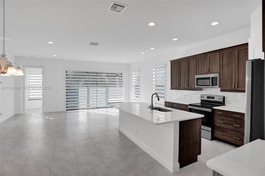 CORAL LAGO - Residential Lease