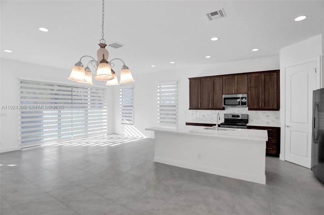 CORAL LAGO - Residential Lease