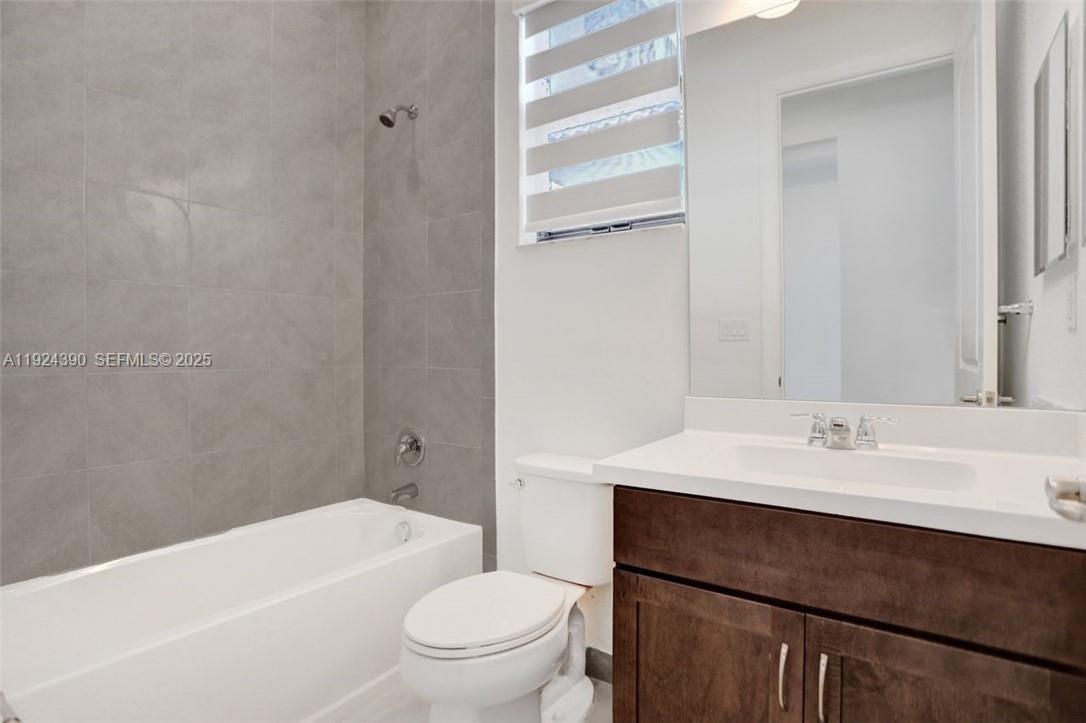 CORAL LAGO - Residential Lease