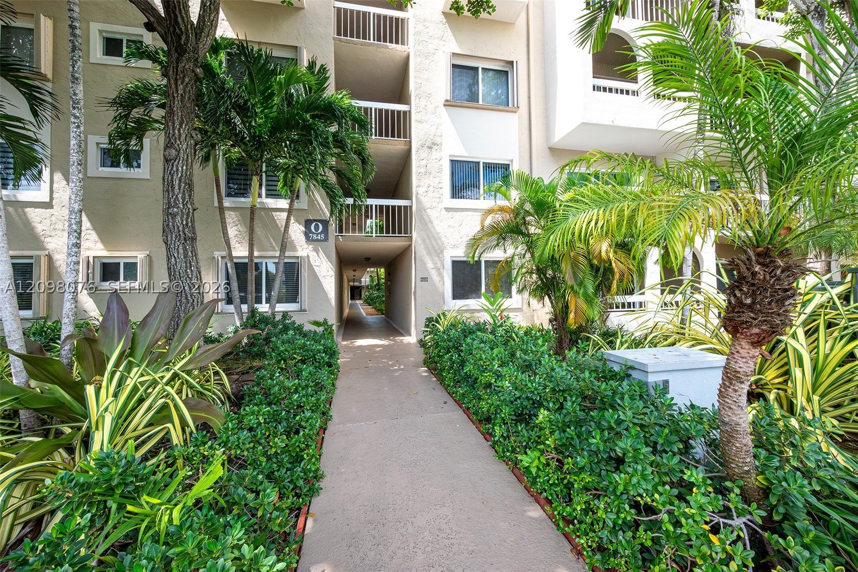 7845 Camino Real Real