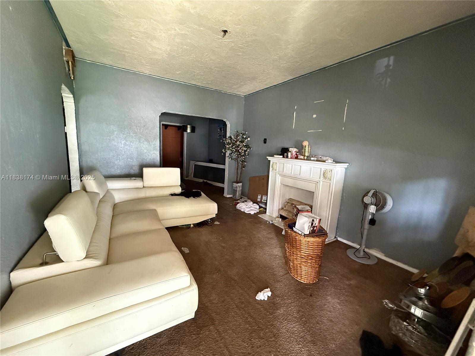 794 NW 44th St