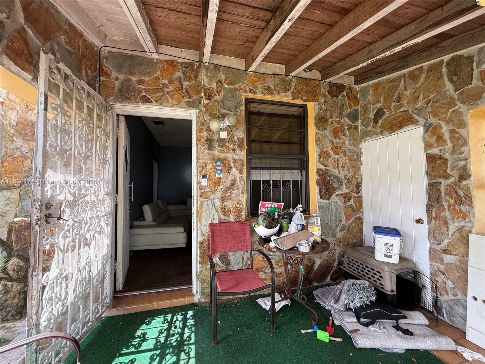 794 NW 44th St