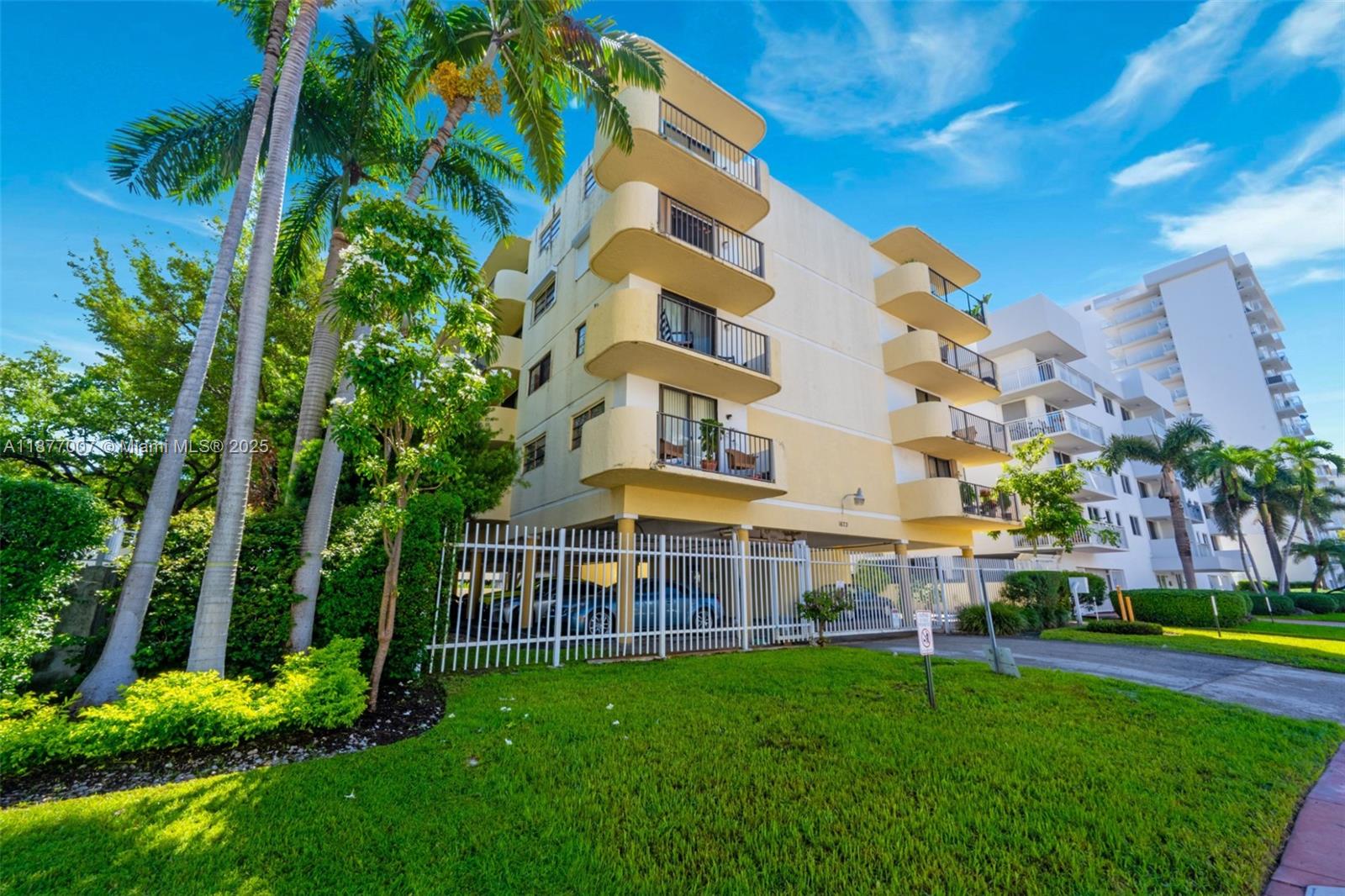 BAYVIEW GARDENS CONDO - Residential