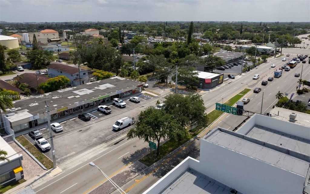 Photo of 3928 W Davie Blvd #3928, Fort Lauderdale, FL 33312 (MLS # A11684572)