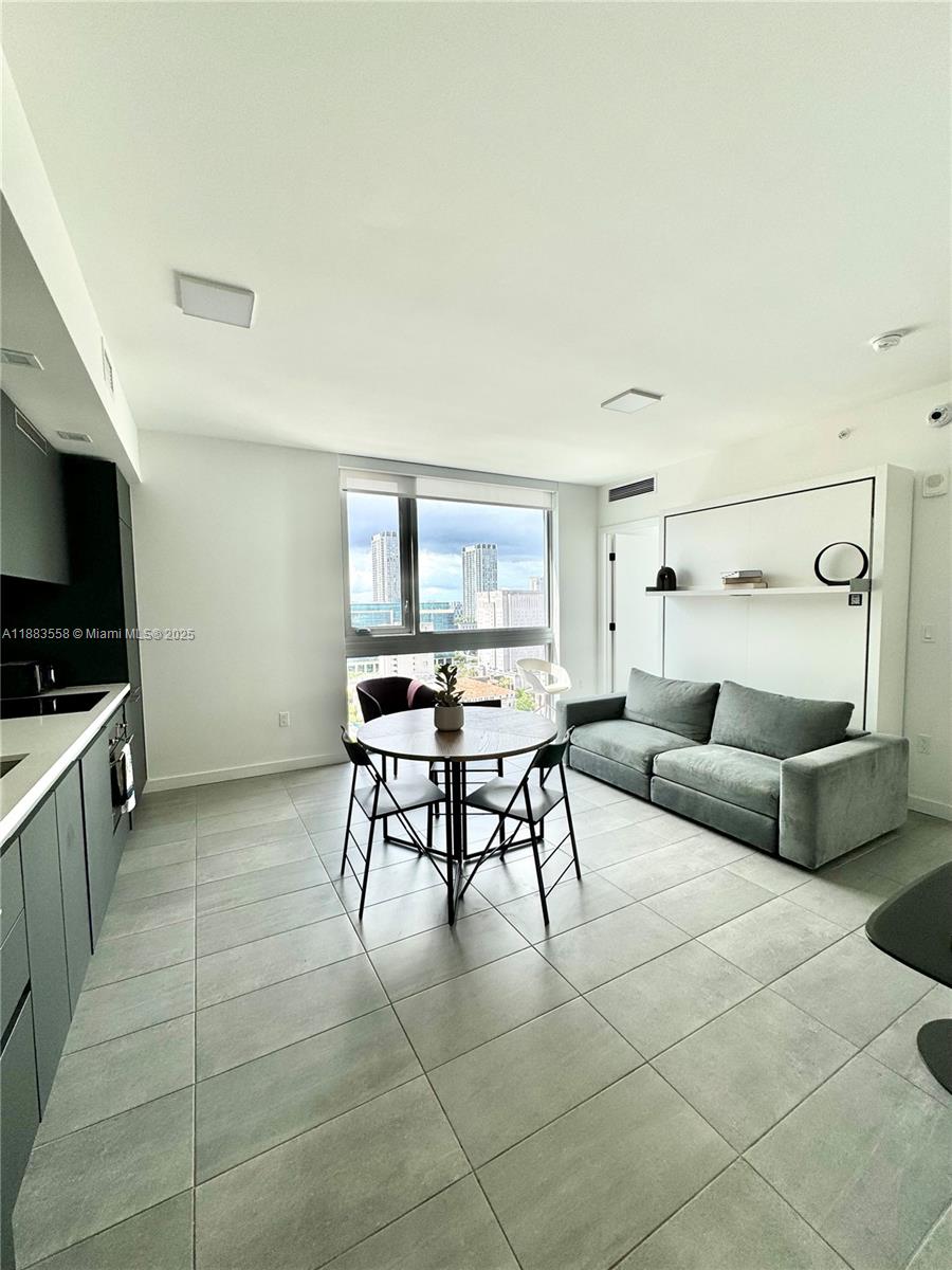 227 NE 2nd St 2306