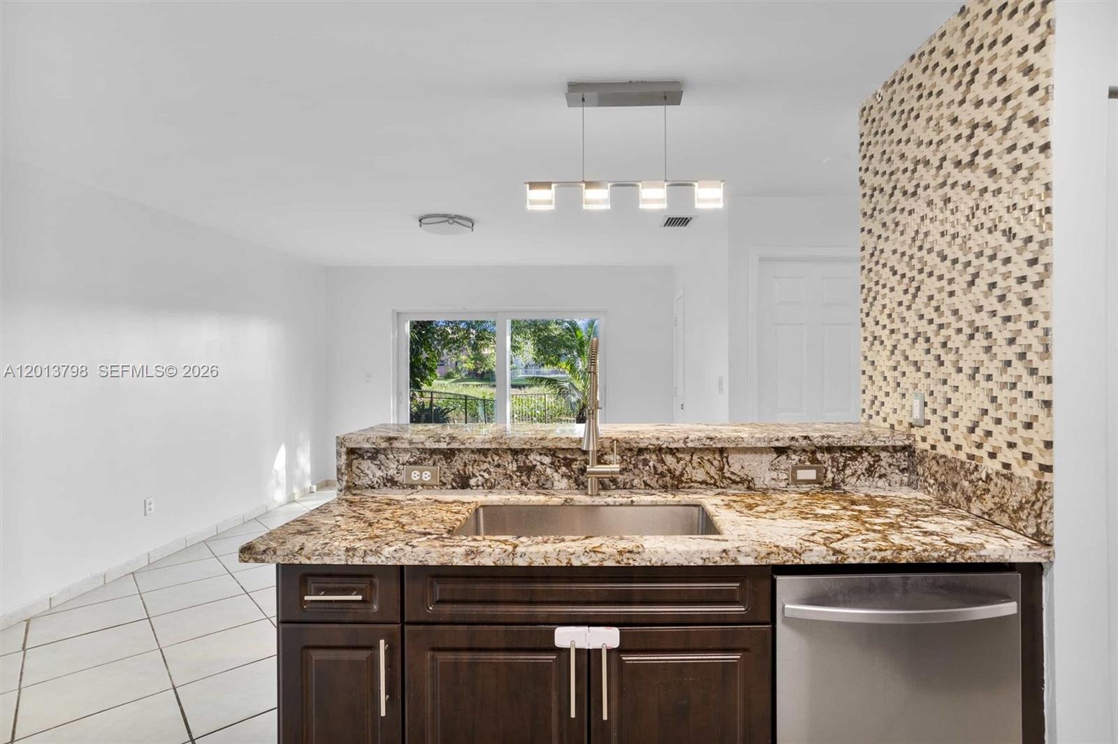 CRYSTAL POINTE - Residential Lease