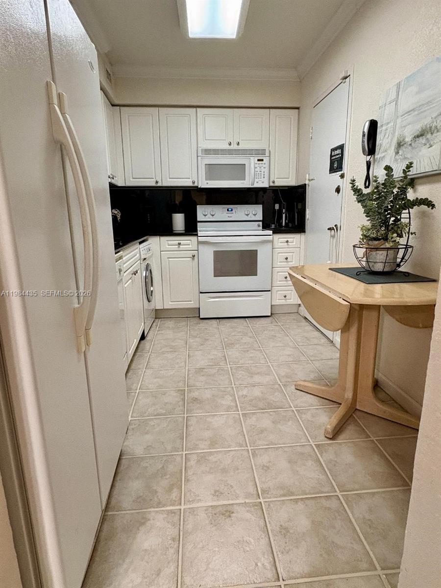 WAVE CONDO - Residential Lease