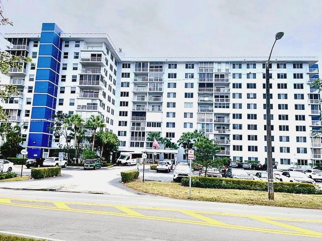 Photo of 4200 W Hillcrest Dr #1004, Hollywood, FL 33021 (MLS # A11360280)