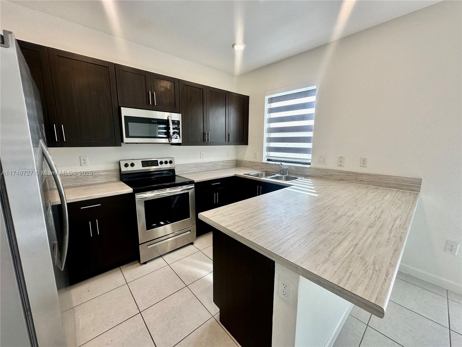 Rental Property at 11872 Sw 245th Ter 11872, Homestead, Miami-Dade County, Florida - Bedrooms: 3 
Bathrooms: 3  - $2,500 MO.