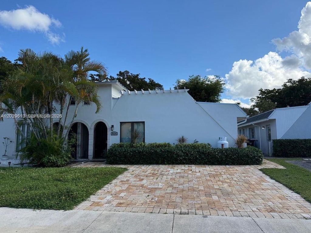 Photo of 824 SW 12 Place #0, Fort Lauderdale, FL 33315 (MLS # A12029613)