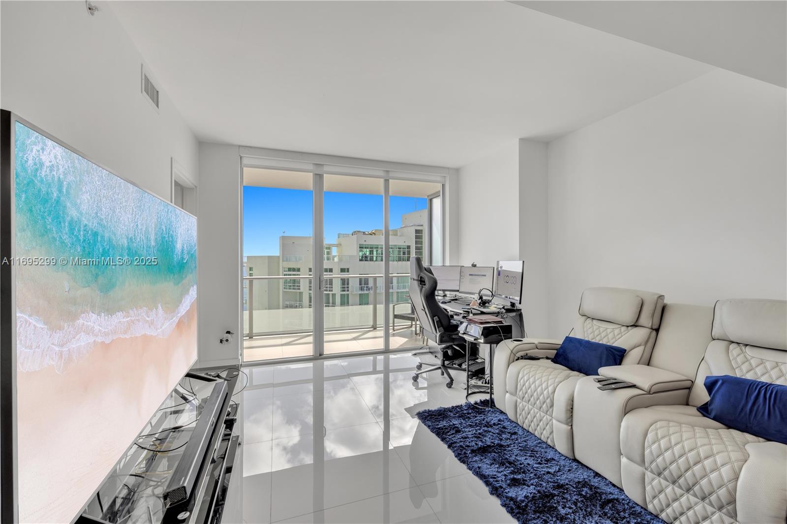 1300 Brickell Bay Dr 2805