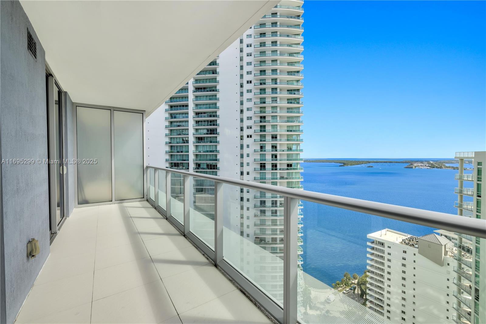 1300 Brickell Bay Dr 2805, Miami, Broward County, Florida - 1 Bedrooms  
1 Bathrooms - 