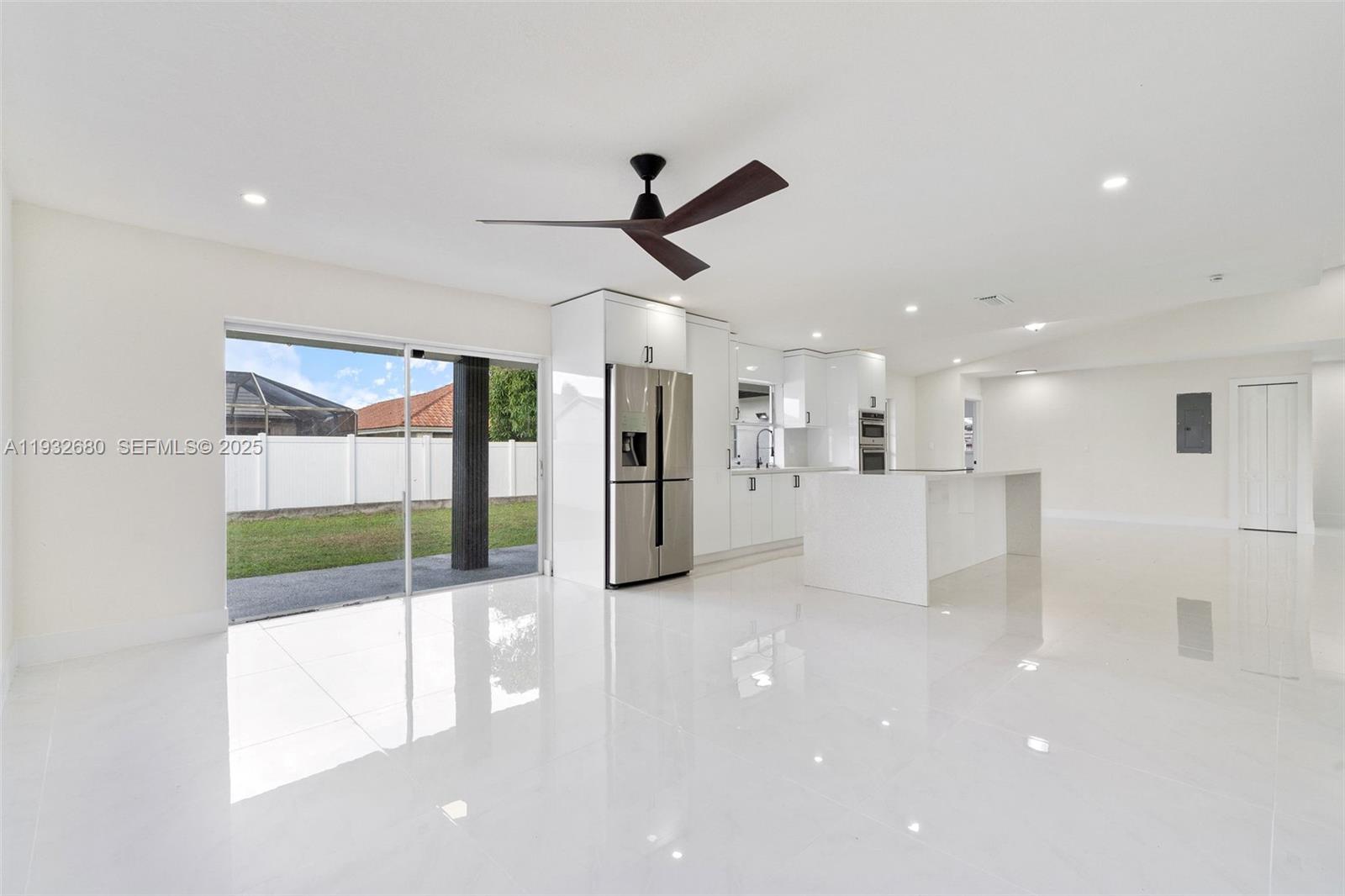 BOULEVARD WEST - Residential