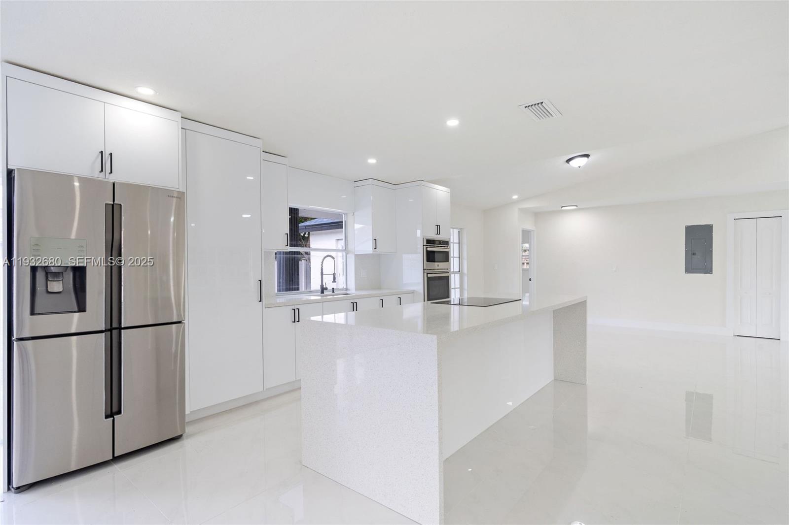 BOULEVARD WEST - Residential